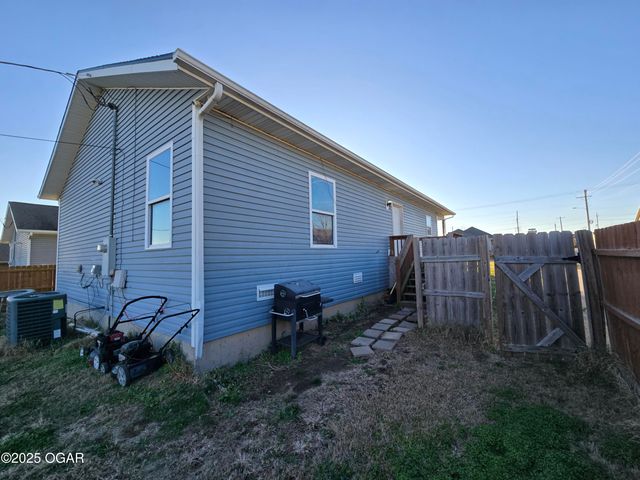 2401 S Wall Avenue, Joplin, MO 64804