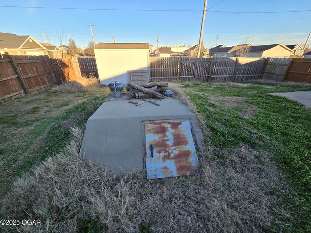 2401 S Wall Avenue, Joplin, MO 64804