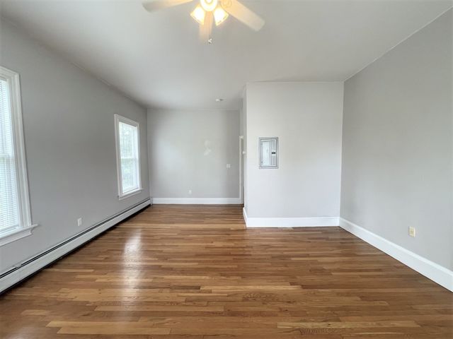 1 Cedar Sq 2, Cambridge, MA 02140