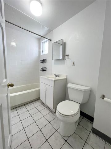 1 Cedar Sq 2, Cambridge, MA 02140
