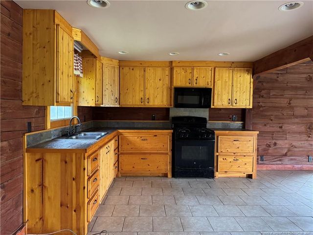 1097 Galatia Church Road, Raeford, NC 28376