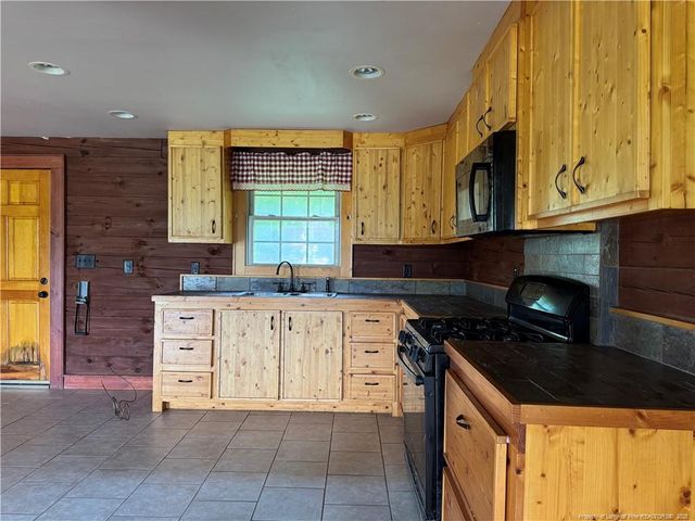 1097 Galatia Church Road, Raeford, NC 28376
