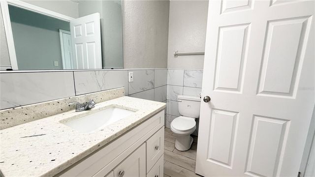 11 E ELLA J GILMORE STREET, Apopka, FL 32703