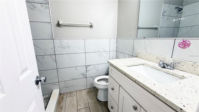 11 E ELLA J GILMORE STREET, Apopka, FL 32703