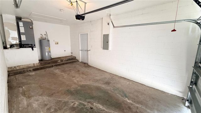 11 E ELLA J GILMORE STREET, Apopka, FL 32703