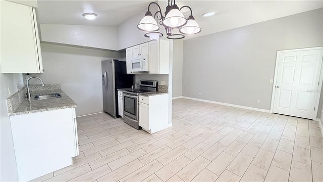 11 E ELLA J GILMORE STREET, Apopka, FL 32703