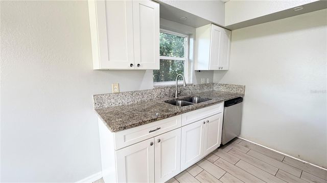 11 E ELLA J GILMORE STREET, Apopka, FL 32703