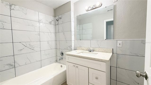 11 E ELLA J GILMORE STREET, Apopka, FL 32703