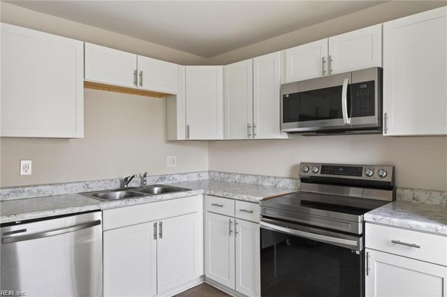 3017 Herrmann CT, Virginia Beach, VA 23453