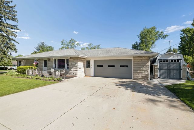 1106 Maple Court, Lockport, IL 60441