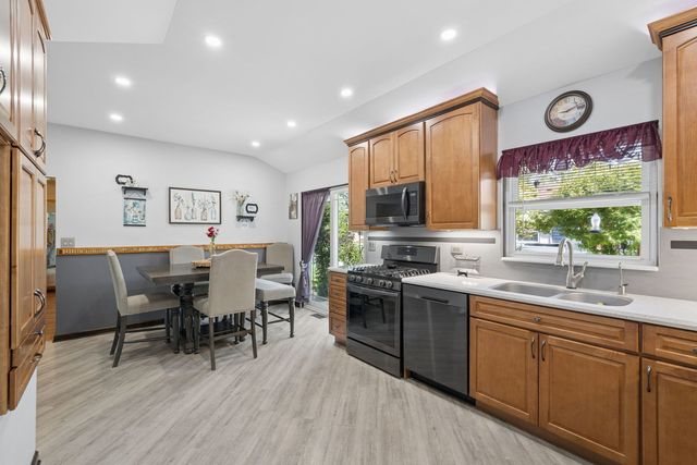 1106 Maple Court, Lockport, IL 60441