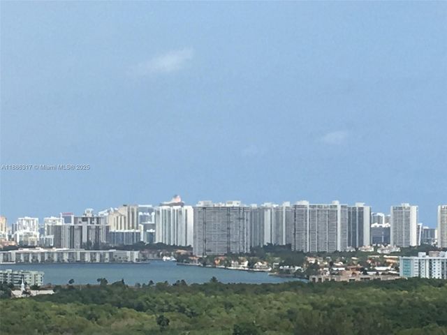 14951 Royal Oaks Ln 2202, North Miami, FL 33181