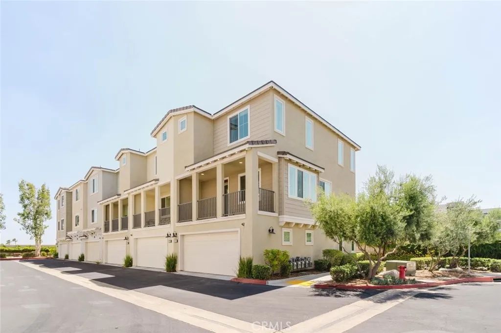 2735 Meyer Lane, Pomona, CA 91767