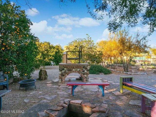 10606 E John McNair Place, Tucson, AZ 85747