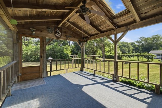 989 Cohannet St, Taunton, MA 02780