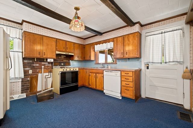 989 Cohannet St, Taunton, MA 02780