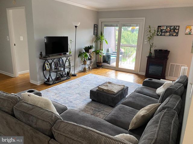 1131 COUNTRY MILL DR, Cranbury, NJ 08512