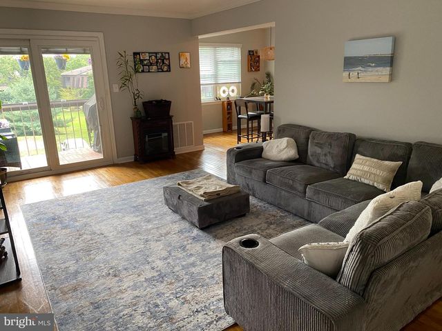 1131 COUNTRY MILL DR, Cranbury, NJ 08512