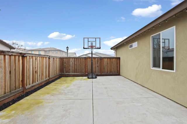 10024 Baltisan Ln, Stockton, CA 95219