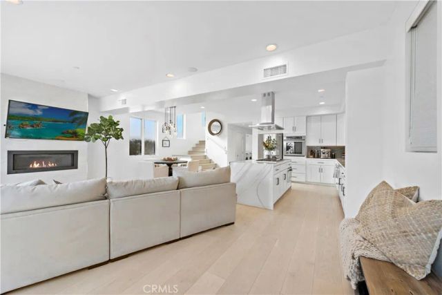 415 Marguerite Avenue, Corona Del Mar, CA 92625
