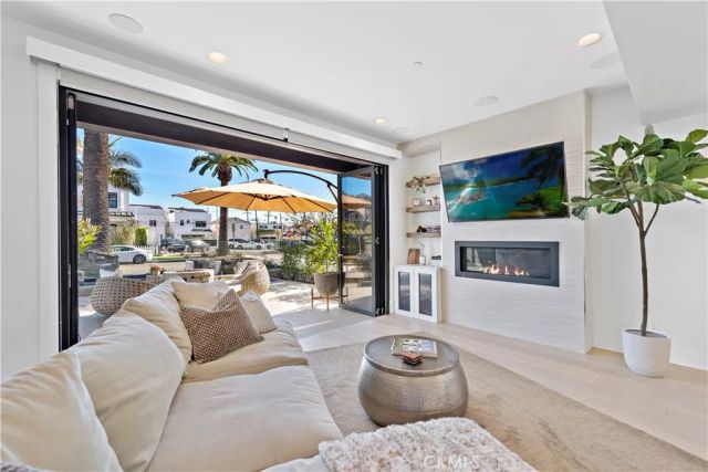 415 Marguerite Avenue, Corona Del Mar, CA 92625