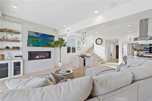 415 Marguerite Avenue, Corona Del Mar, CA 92625