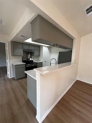 8809 Cainwood LN, Austin, TX 78729