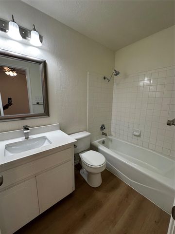 8809 Cainwood LN, Austin, TX 78729