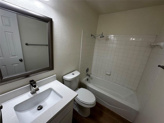 8809 Cainwood LN, Austin, TX 78729