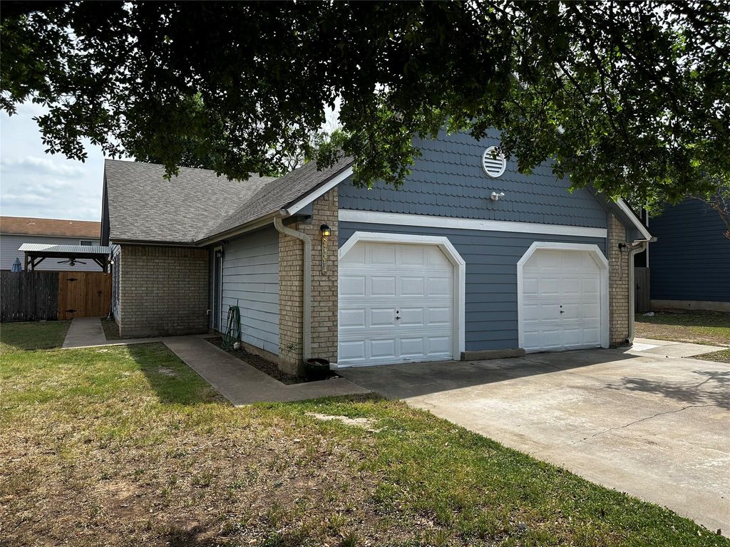8809 Cainwood LN, Austin, TX 78729