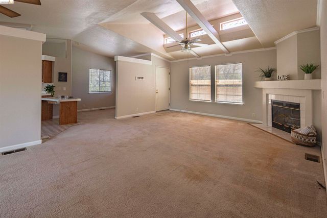 12690 Mueller Dr, Groveland, CA 95321