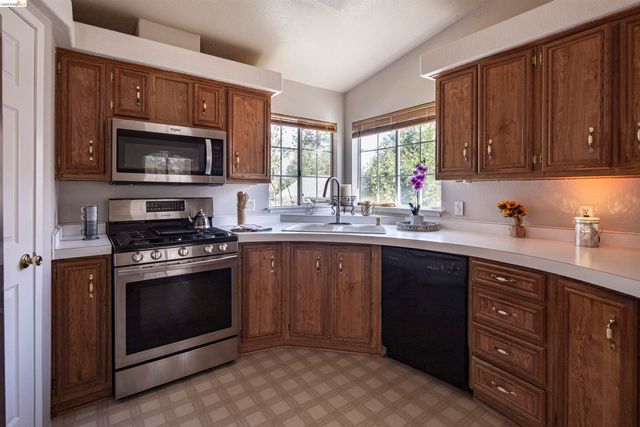 12690 Mueller Dr, Groveland, CA 95321