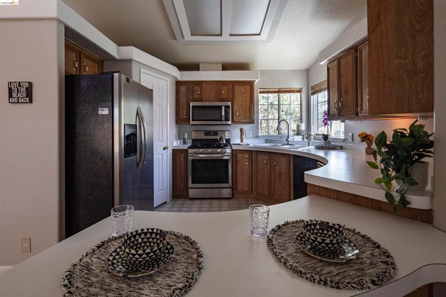 12690 Mueller Dr, Groveland, CA 95321