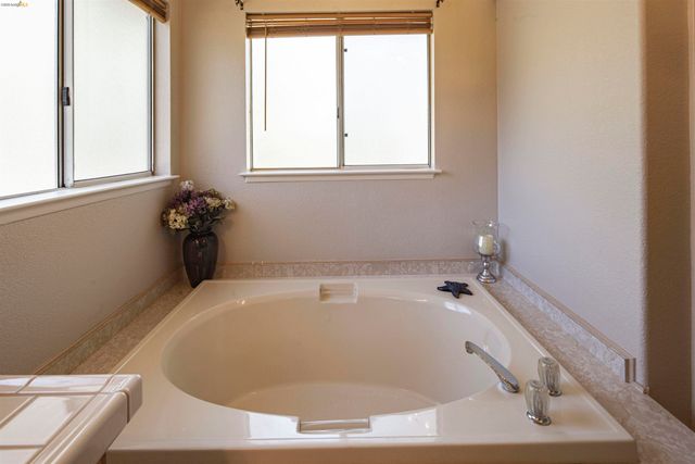 12690 Mueller Dr, Groveland, CA 95321