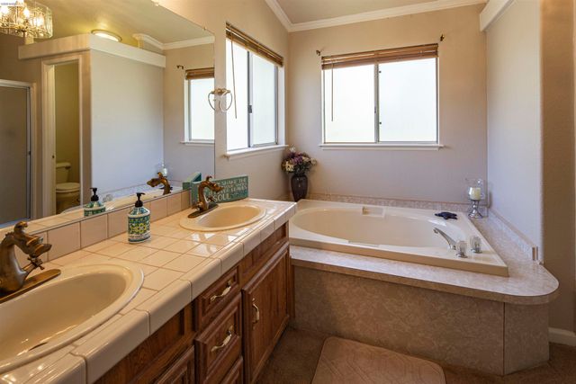 12690 Mueller Dr, Groveland, CA 95321