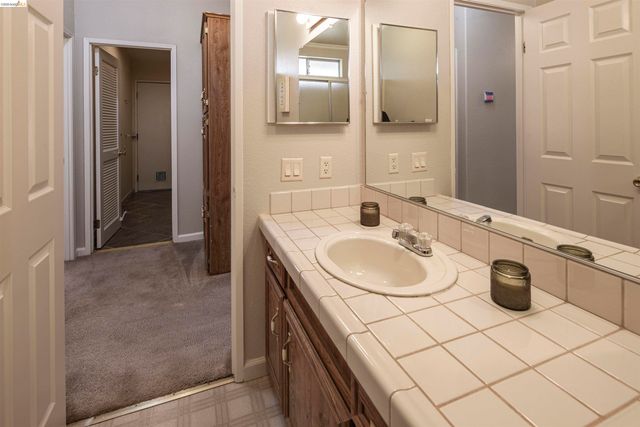 12690 Mueller Dr, Groveland, CA 95321