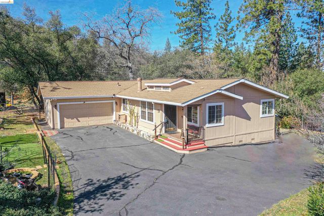 12690 Mueller Dr, Groveland, CA 95321