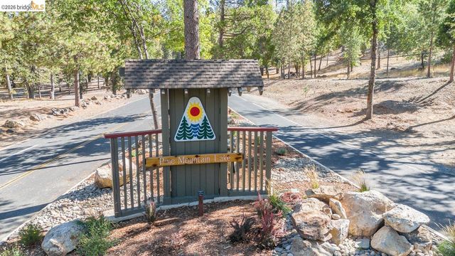 12690 Mueller Dr, Groveland, CA 95321