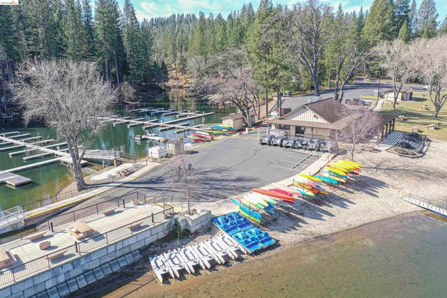 12690 Mueller Dr, Groveland, CA 95321