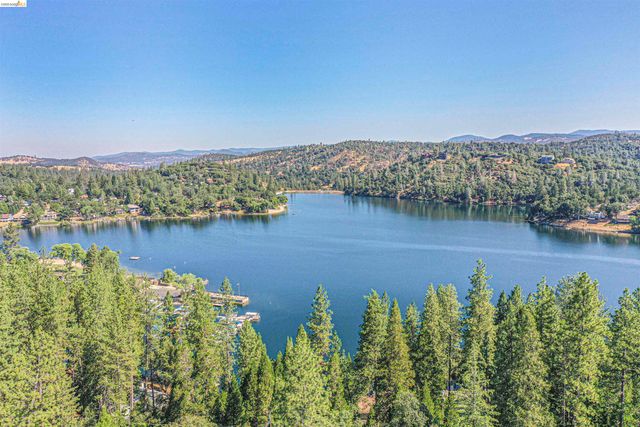 12690 Mueller Dr, Groveland, CA 95321