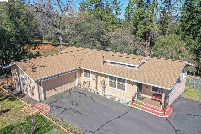 12690 Mueller Dr, Groveland, CA 95321