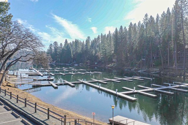 12690 Mueller Dr, Groveland, CA 95321