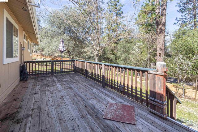 12690 Mueller Dr, Groveland, CA 95321