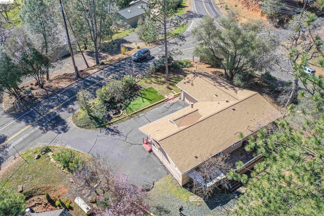 12690 Mueller Dr, Groveland, CA 95321