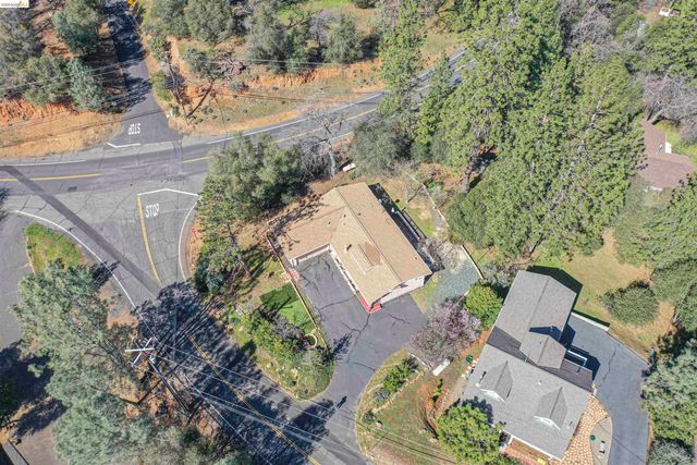 12690 Mueller Dr, Groveland, CA 95321