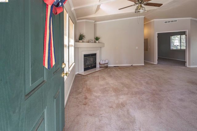 12690 Mueller Dr, Groveland, CA 95321