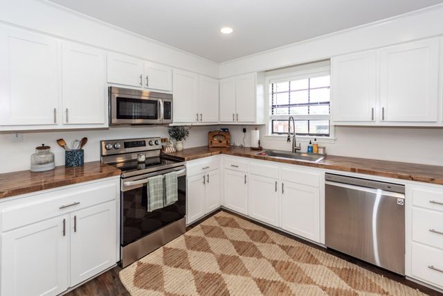 1757 Zion Road, Dorchester, SC 29437