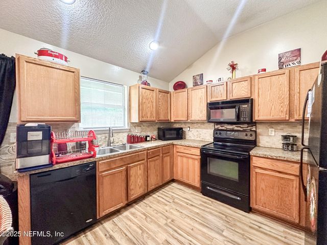 242 MANGO Drive, Palatka, FL 32177