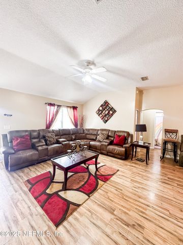 242 MANGO Drive, Palatka, FL 32177