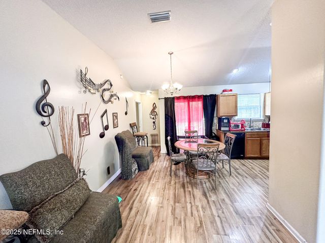 242 MANGO Drive, Palatka, FL 32177